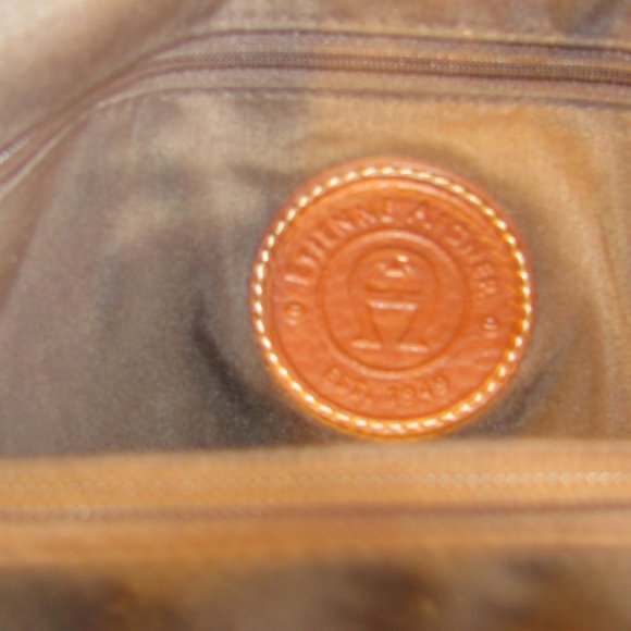 etienne aigner classic design handbag - Picture 3 of 4